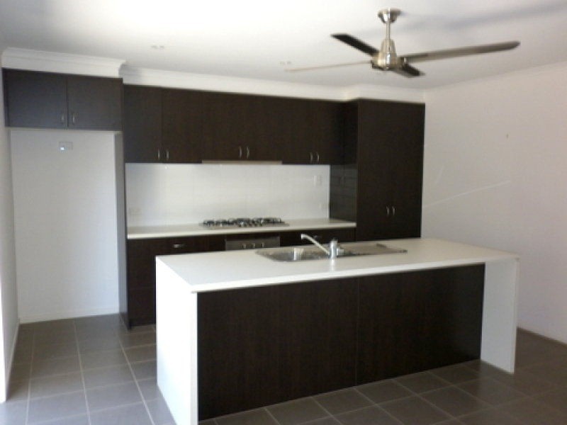 4/55-57 Strathaven Drive, Berwick VIC 3806