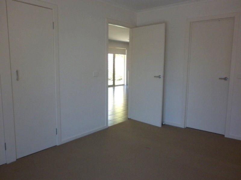 4/55-57 Strathaven Drive, Berwick VIC 3806