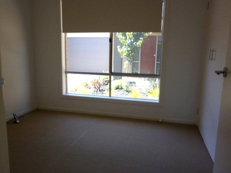 4/55-57 Strathaven Drive, Berwick VIC 3806