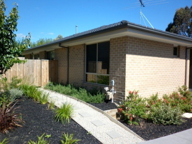 4/55-57 Strathaven Drive, Berwick VIC 3806