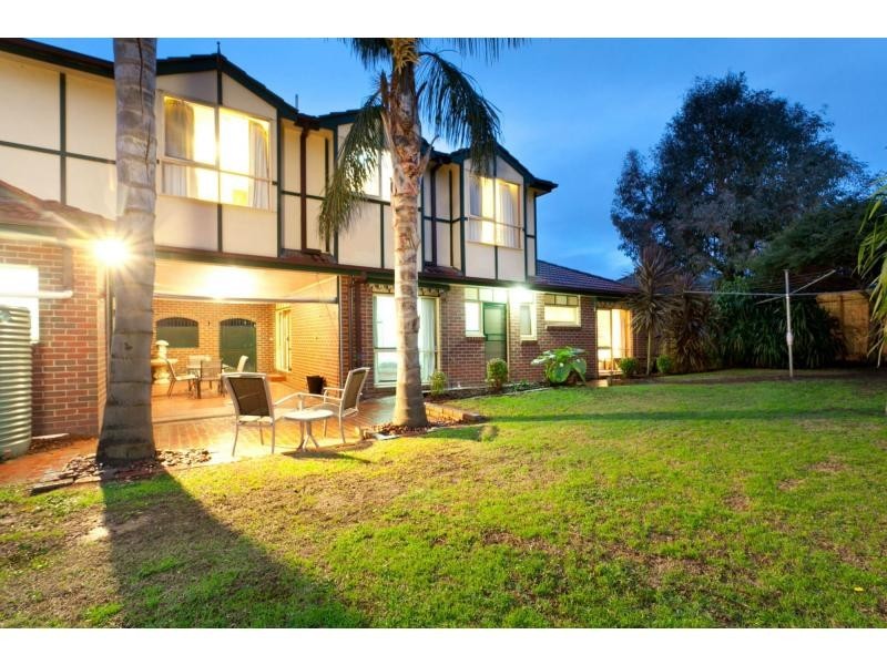 17 Royston Avenue, Berwick VIC 3806