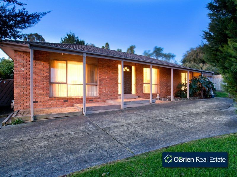4 Sturrock Court, Berwick VIC 3806