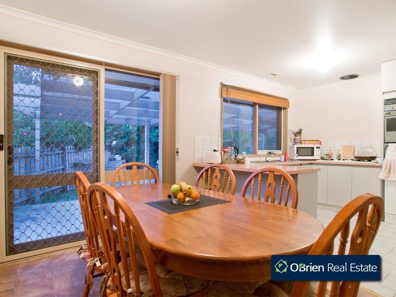 4 Sturrock Court, Berwick VIC 3806