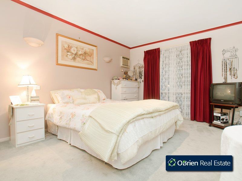 4 Sturrock Court, Berwick VIC 3806