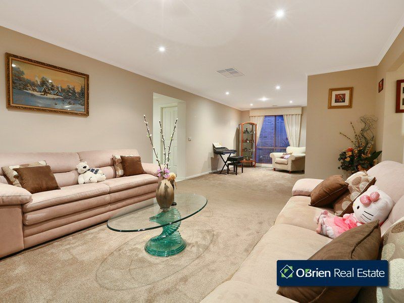 9 Hillgrove Crescent, Berwick VIC 3806