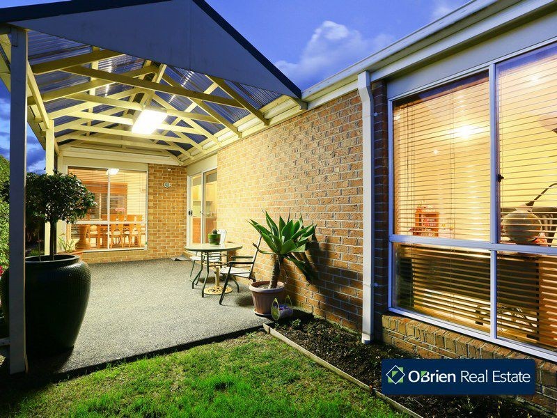 9 Hillgrove Crescent, Berwick VIC 3806