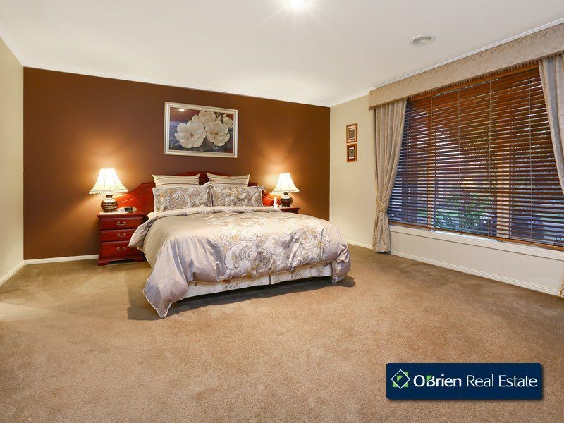 9 Hillgrove Crescent, Berwick VIC 3806