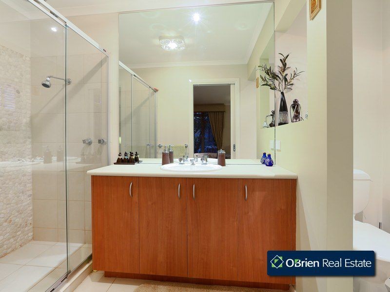 9 Hillgrove Crescent, Berwick VIC 3806