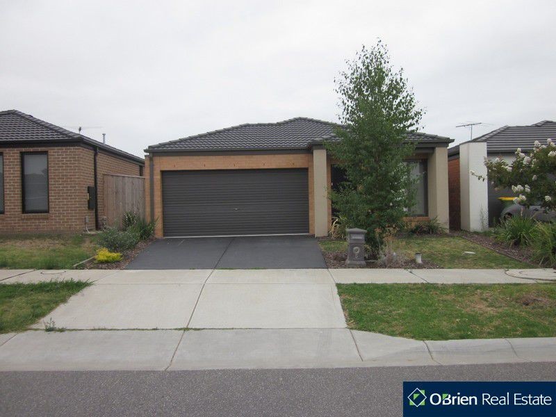 5 Elfin Way, Pakenham VIC 3810