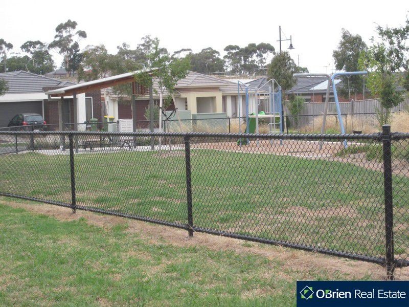 5 Elfin Way, Pakenham VIC 3810