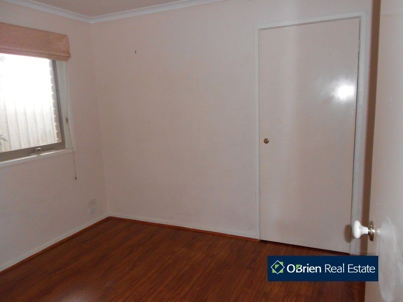 2 Cottswold Avenue, Narre Warren VIC 3805