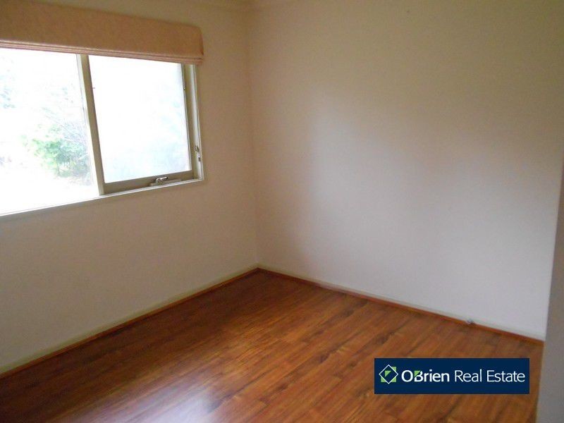 2 Cottswold Avenue, Narre Warren VIC 3805