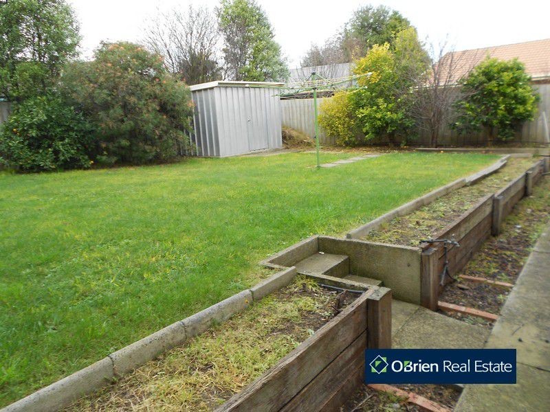 2 Cottswold Avenue, Narre Warren VIC 3805
