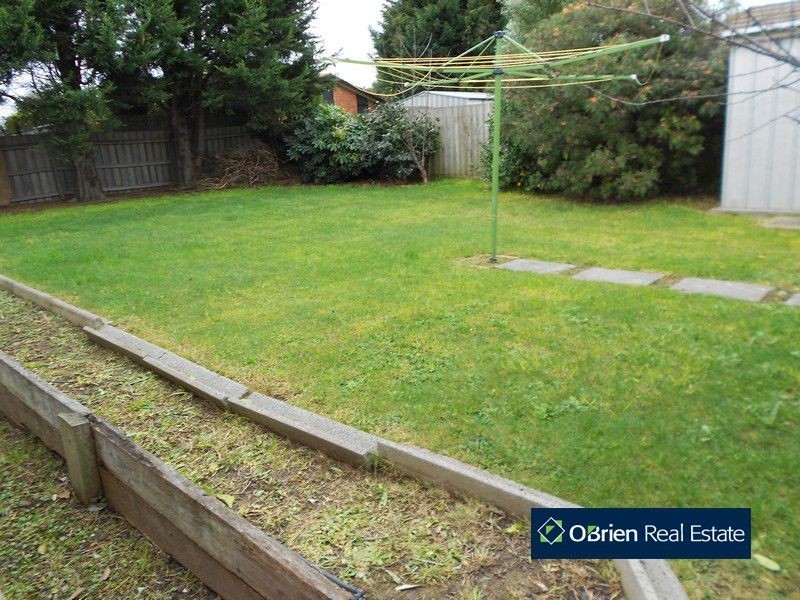 2 Cottswold Avenue, Narre Warren VIC 3805