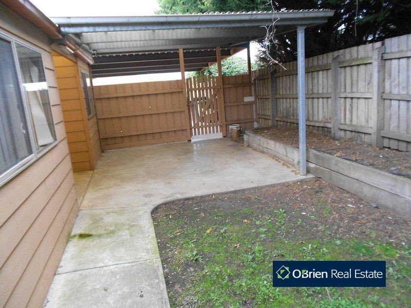 2 Cottswold Avenue, Narre Warren VIC 3805