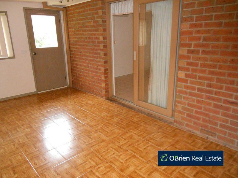 2 Cottswold Avenue, Narre Warren VIC 3805