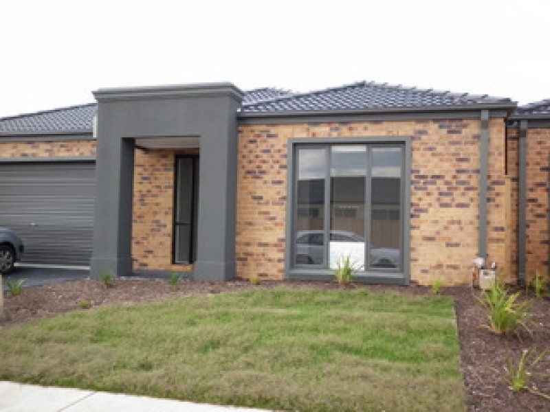 17 Beechtree Boulevard, Cranbourne North VIC 3977