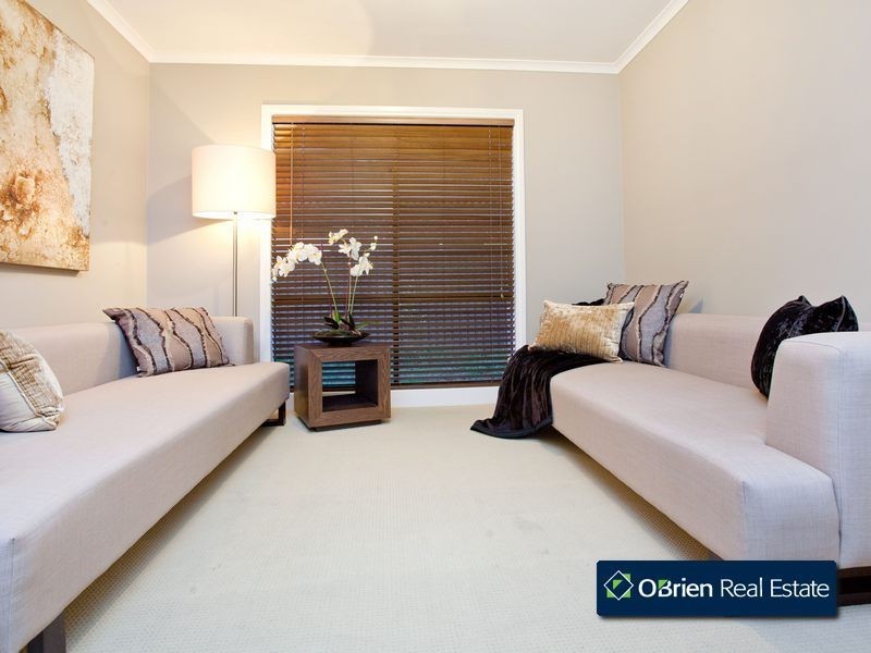 5 Howitt Place, Pakenham VIC 3810