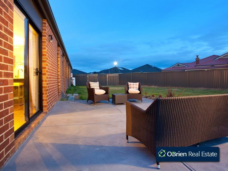 5 Howitt Place, Pakenham VIC 3810