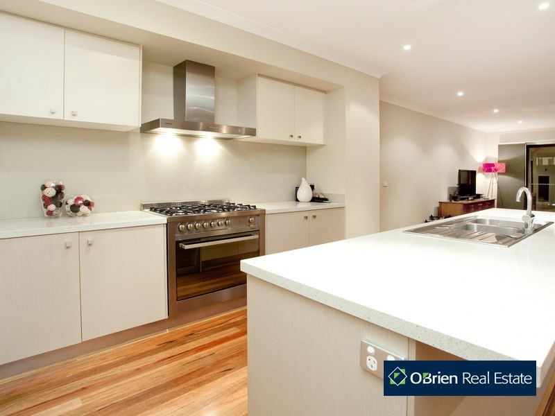 8 Misty Close, Berwick VIC 3806