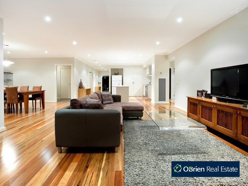 8 Misty Close, Berwick VIC 3806