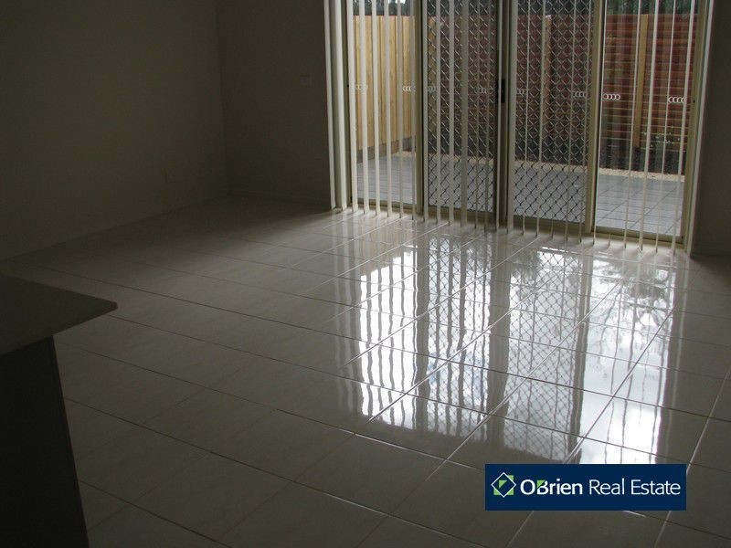 5/16-20 Honeysuckle Close, Pakenham VIC 3810