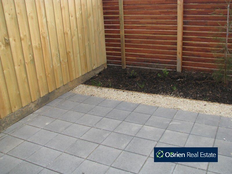 5/16-20 Honeysuckle Close, Pakenham VIC 3810