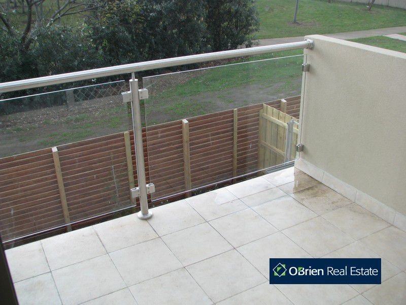 5/16-20 Honeysuckle Close, Pakenham VIC 3810