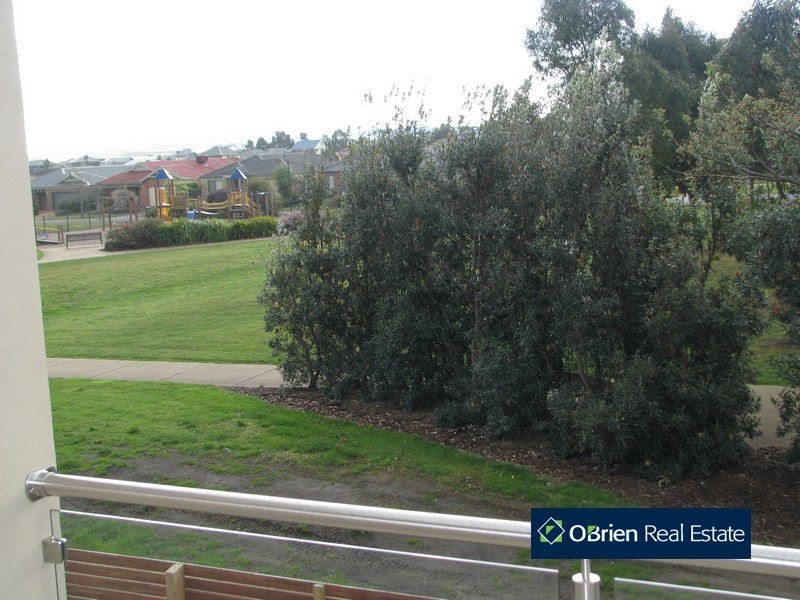 5/16-20 Honeysuckle Close, Pakenham VIC 3810