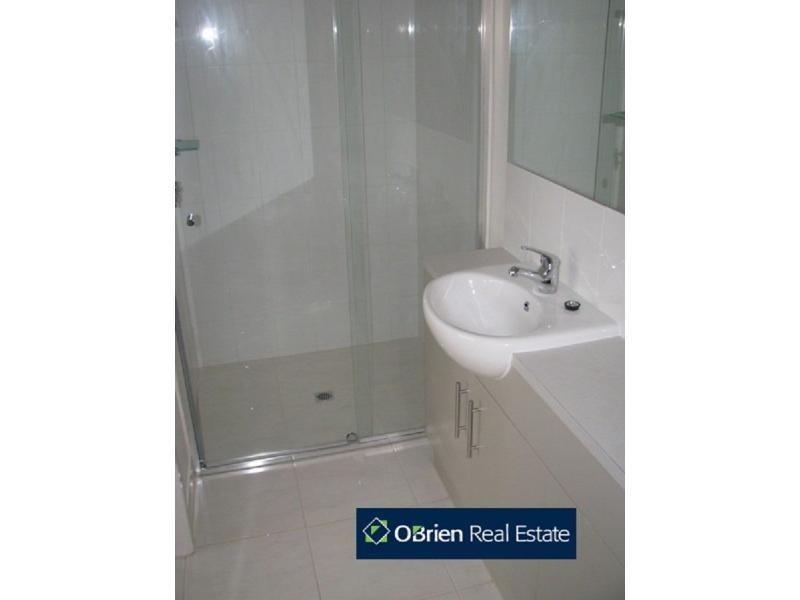 5/16-20 Honeysuckle Close, Pakenham VIC 3810