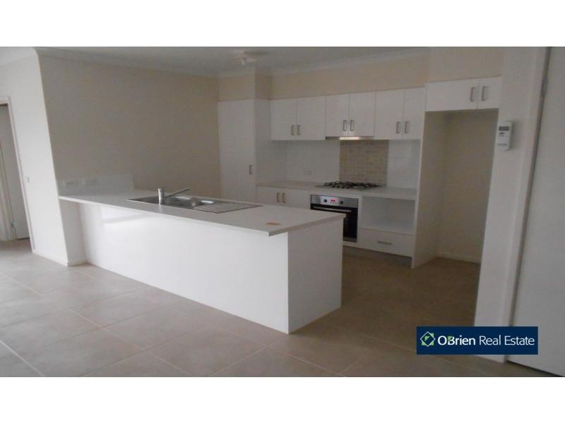 16 Jade Walk, Officer VIC 3809