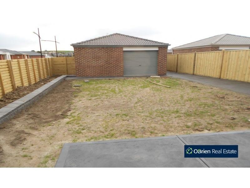 16 Jade Walk, Officer VIC 3809