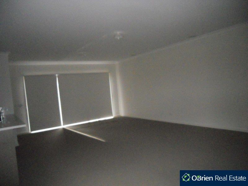 8 Jade Walk, Officer VIC 3809