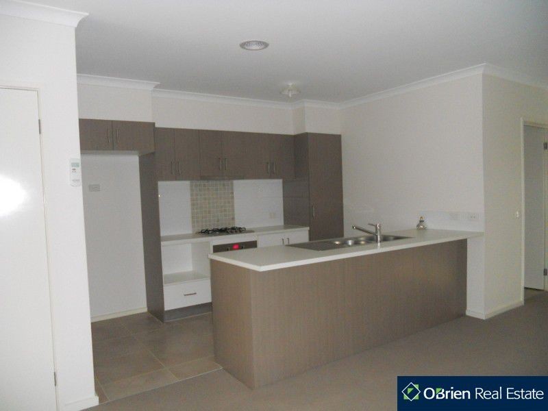 8 Jade Walk, Officer VIC 3809