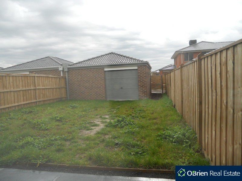 8 Jade Walk, Officer VIC 3809