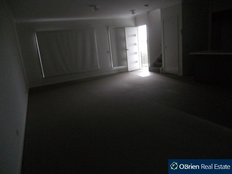 8 Jade Walk, Officer VIC 3809