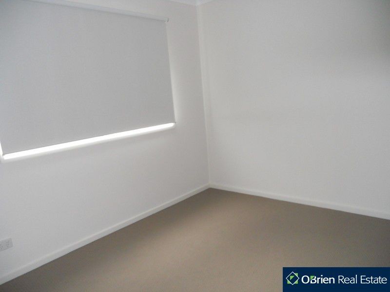 8 Jade Walk, Officer VIC 3809