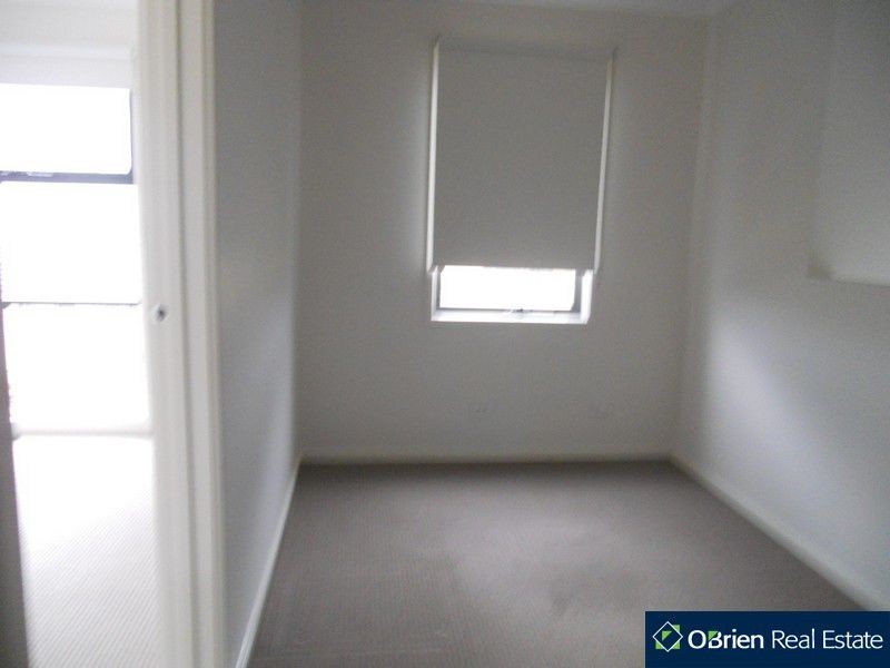 8 Jade Walk, Officer VIC 3809