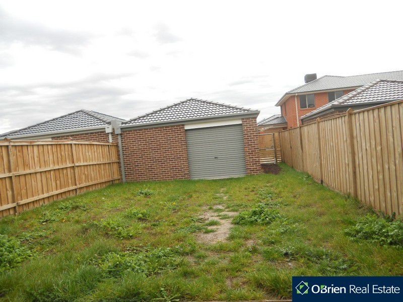 8 Jade Walk, Officer VIC 3809