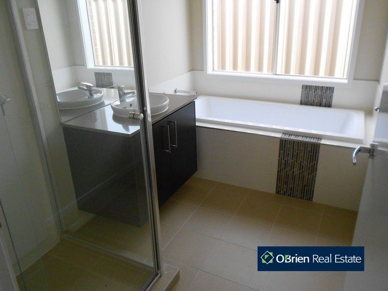 20 Audley Street, Pakenham VIC 3810