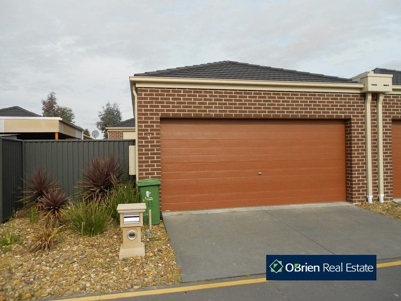 11 Tranquil Lane, Cranbourne North VIC 3977