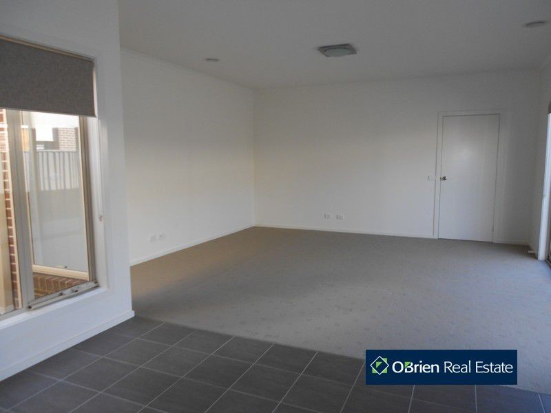 11 Tranquil Lane, Cranbourne North VIC 3977