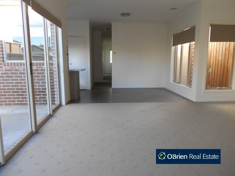 11 Tranquil Lane, Cranbourne North VIC 3977