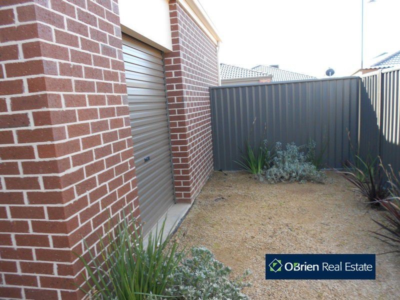 11 Tranquil Lane, Cranbourne North VIC 3977
