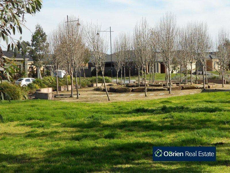 11 Tranquil Lane, Cranbourne North VIC 3977