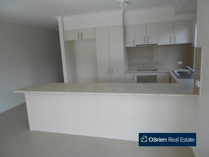 38 Hackney Circuit, Clyde North VIC 3978