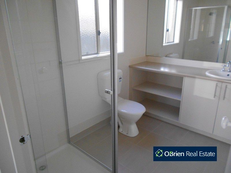 38 Hackney Circuit, Clyde North VIC 3978