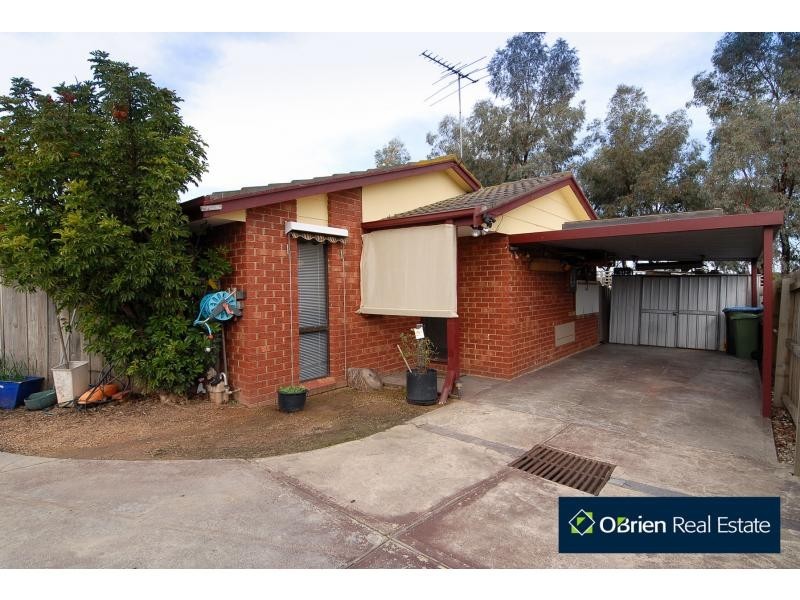 2/33 Amber Crescent, Narre Warren VIC 3805