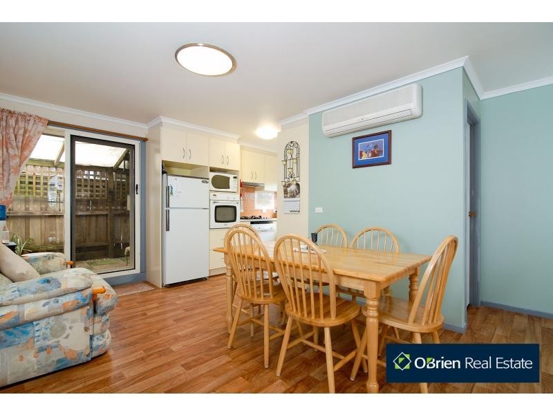 2/33 Amber Crescent, Narre Warren VIC 3805