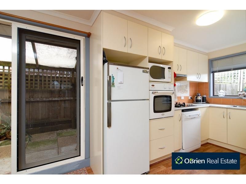 2/33 Amber Crescent, Narre Warren VIC 3805